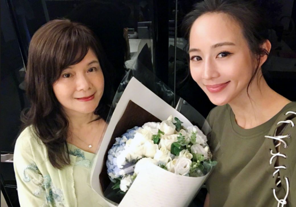 張鈞甯先畢業於國立台北大學歷史系,再考上國立中央大學碩士班,研究 張鈞甯先畢業於國立台北大學歷史系,再考上國立中央大學碩士班,研究