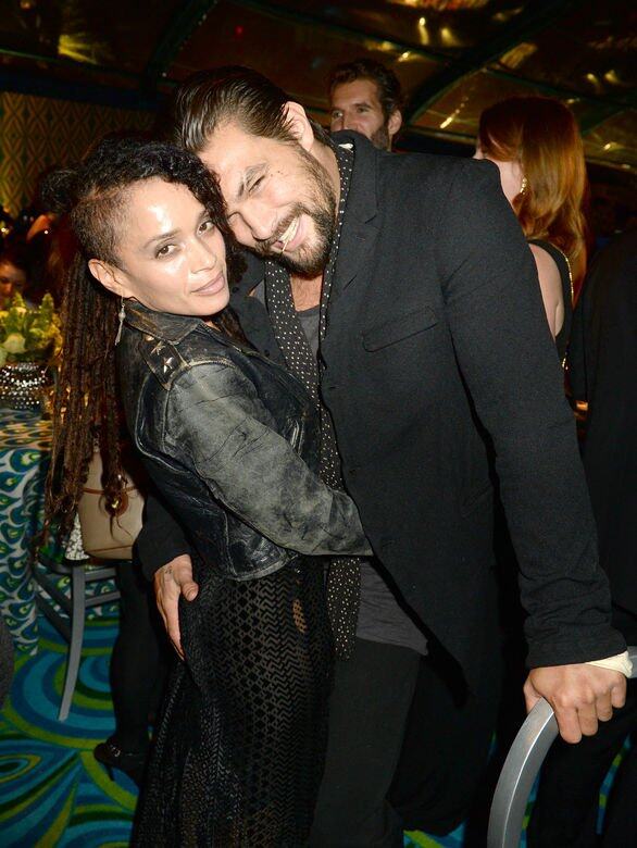 當年的Jason Momoa 8歲,那位電視劇演員Lisa Bonet則19歲,相信任何一位家長,如果聽 當年的Jason Momoa 8歲,那位電視劇演員Lisa Bonet則19歲,相信任何一位家長,如果聽