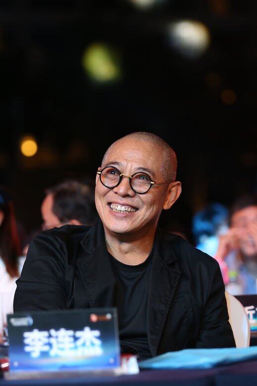 明年,李連杰和利智要慶祝結婚二十周年了,這對由影棚發展出來的姻緣 明年,李連杰和利智要慶祝結婚二十周年了,這對由影棚發展出來的姻緣