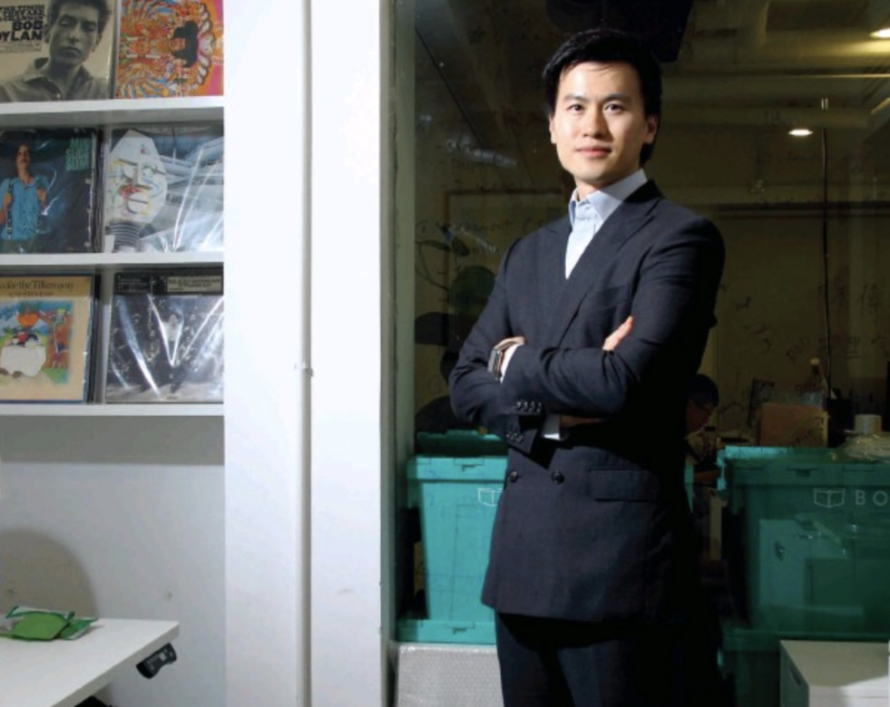 至於吳啟楠的伯父吳康民,香港人更加熟悉,成為港區人大代表超過30年 至於吳啟楠的伯父吳康民,香港人更加熟悉,成為港區人大代表超過30年