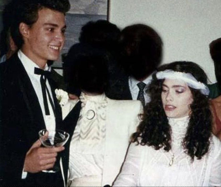 1983年,當時的Johnny Depp還未成為萬眾心目中的性感男人,他遇上對他傾慕的美 1983年,當時的Johnny Depp還未成為萬眾心目中的性感男人,他遇上對他傾慕的美