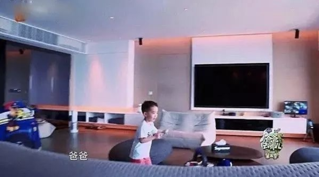 陳小春老婆應采兒參與了內地真人騷《妻子的浪漫旅行》,觀眾能透過鏡頭 陳小春老婆應采兒參與了內地真人騷《妻子的浪漫旅行》,觀眾能透過鏡頭