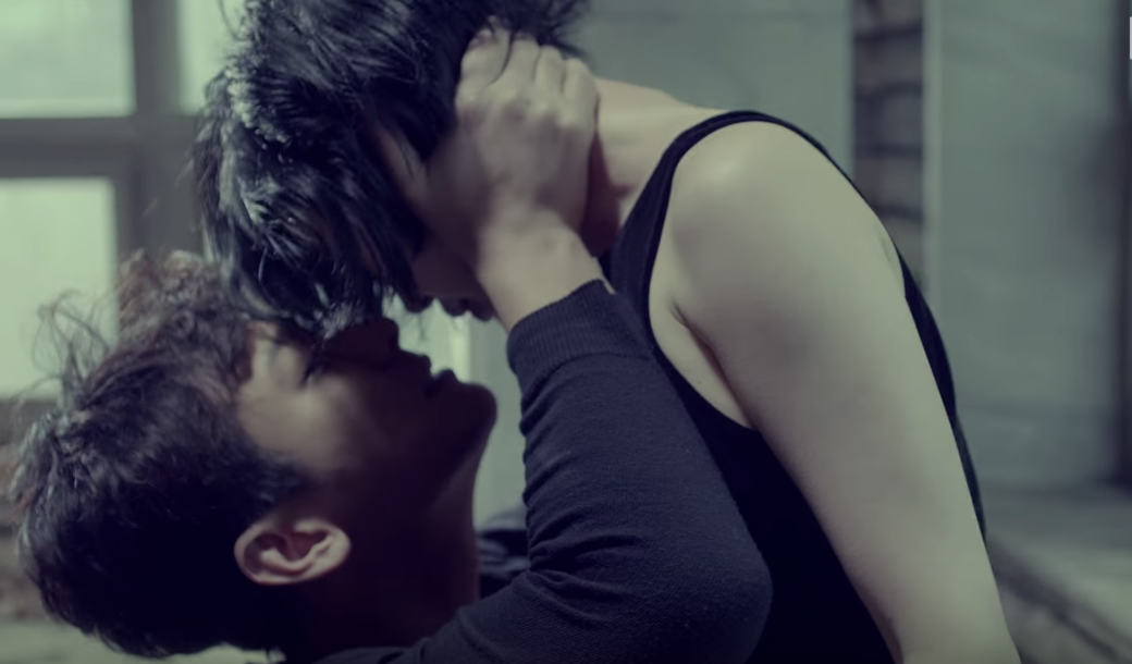 單眼皮的女生在朱智勛退伍後,曾幫女團Brown Eyed Girls 成員孫佳人拍攝《Fxxk U》MV 單眼皮的女生在朱智勛退伍後,曾幫女團Brown Eyed Girls 成員孫佳人拍攝《Fxxk U》MV