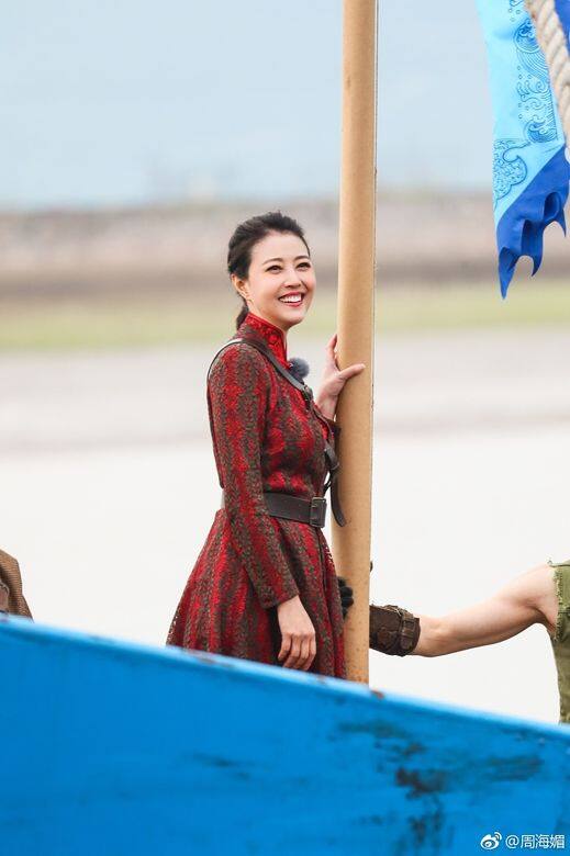 相比於周海媚成功的演藝事業,海味的感情生活亦多姿多采。早在19歲參 相比於周海媚成功的演藝事業,海味的感情生活亦多姿多采。早在19歲參