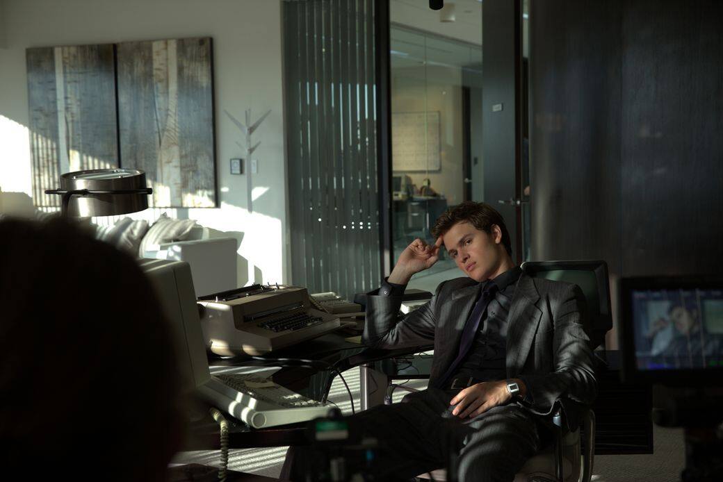 Ansel Elgort《華爾街狼群》劇照 Ansel Elgort《華爾街狼群》劇照