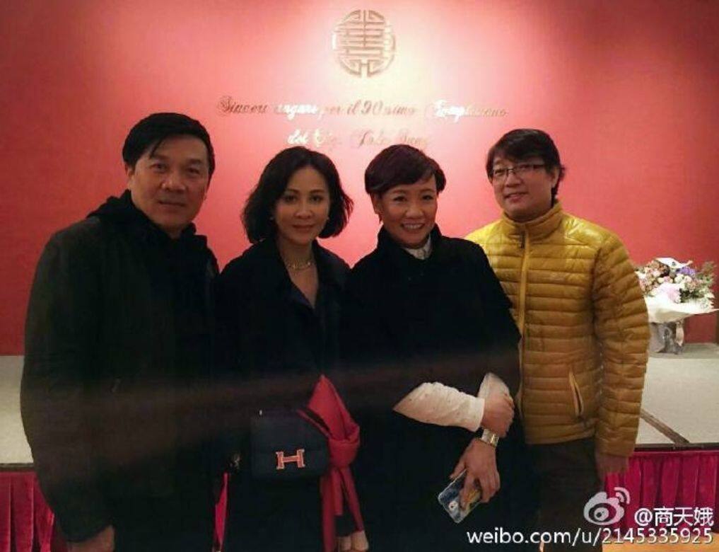 女演員年長後可以接的角色會減少,有時候無可避免要減產,娥姐在最適 女演員年長後可以接的角色會減少,有時候無可避免要減產,娥姐在最適