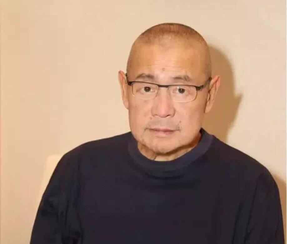 劉鳴煒是劉鑾雄長子,近年大劉身體健康欠佳,已經將生意逐步交給兒子 劉鳴煒是劉鑾雄長子,近年大劉身體健康欠佳,已經將生意逐步交給兒子