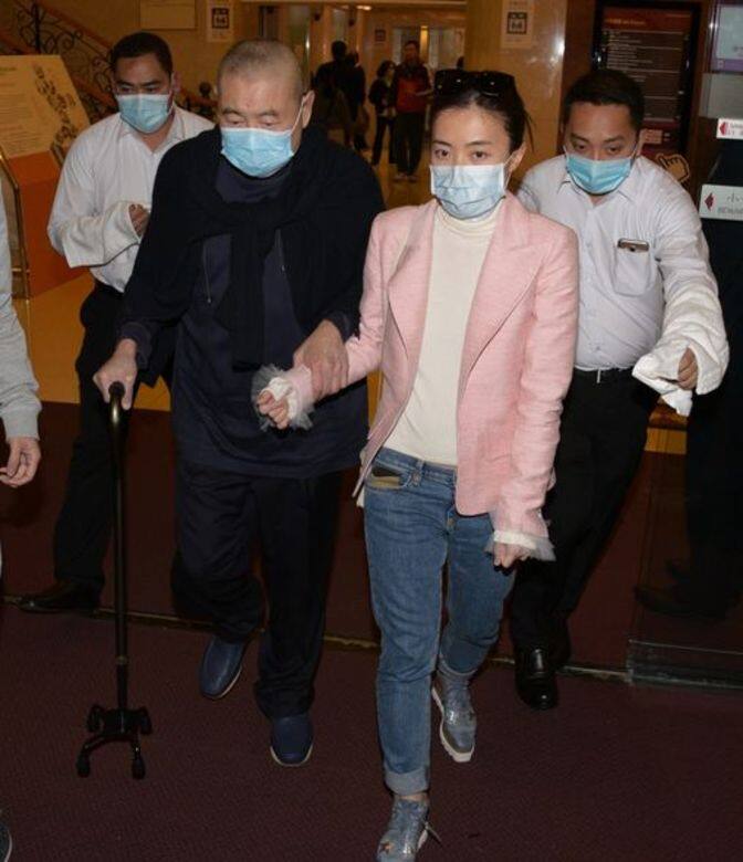 劉鑾雄大劉一生經歷過多場風浪,也深知自己的財富處理得不好的話,會 劉鑾雄大劉一生經歷過多場風浪,也深知自己的財富處理得不好的話,會