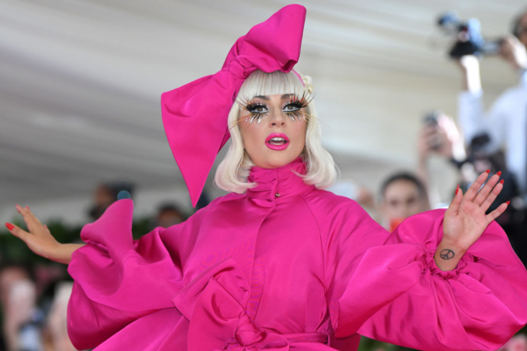 對象不是Bradley Cooper?Lady Gaga 激吻的新男友到底是何方神聖? 對象不是Bradley Cooper?Lady Gaga 激吻的新男友到底是何方神聖?