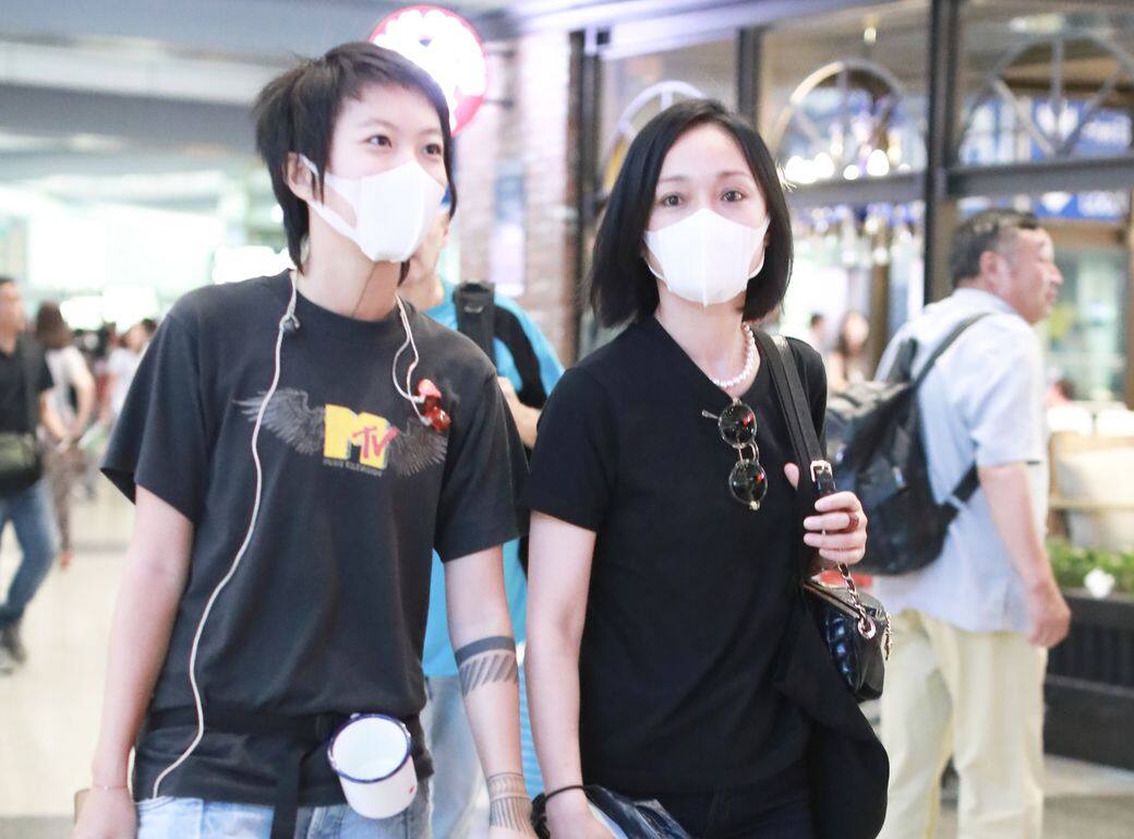 竇靖童不但與親生父母的感情好 竇靖童不但與親生父母的感情好