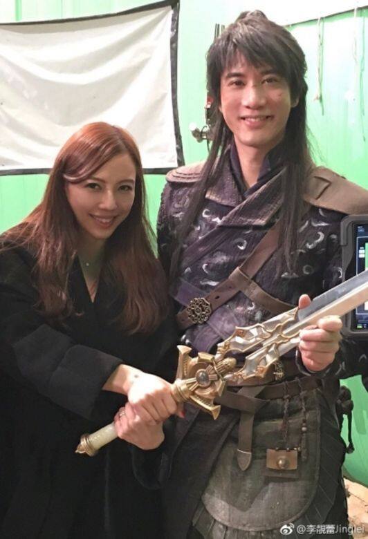 在婚前,王力宏的演藝工作是由王媽媽接洽的,婚後就將任務交給李靚蕾王力宏 在婚前,王力宏的演藝工作是由王媽媽接洽的,婚後就將任務交給李靚蕾王力宏