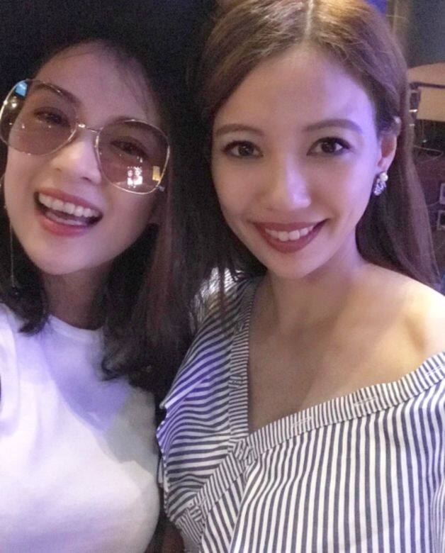 李靚蕾不但擁有名牌大學研究生高學歷 李靚蕾不但擁有名牌大學研究生高學歷