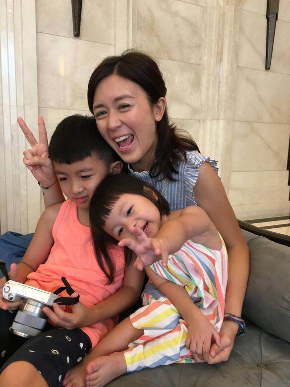 唐寧結婚後先後誕下一子一女 唐寧結婚後先後誕下一子一女