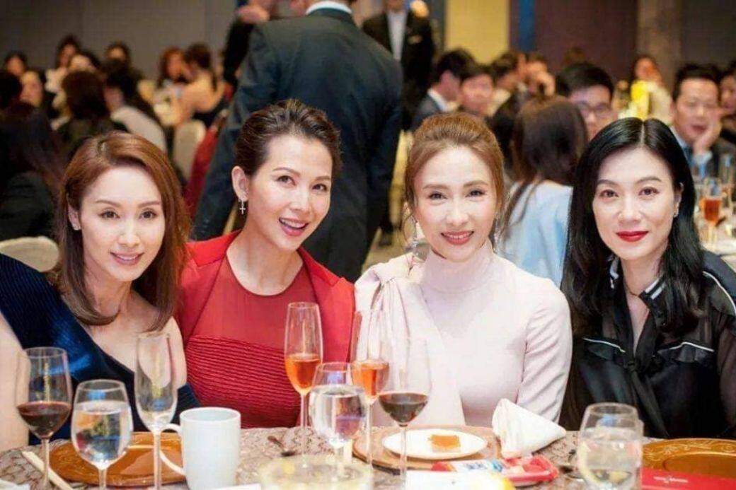 在四大花旦聚餐後的訪問 在四大花旦聚餐後的訪問