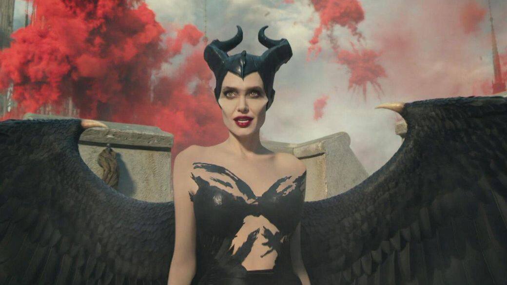 至於Angelina Jolie的性感形象,相信不用多介紹吧。從預告片段所見,黑魔后的造型 至於Angelina Jolie的性感形象,相信不用多介紹吧。從預告片段所見,黑魔后的造型