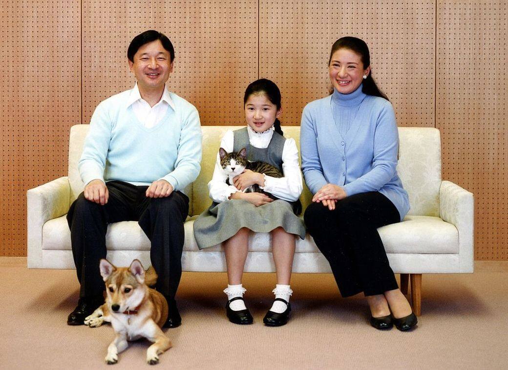 新任日本天皇德仁是第126代天皇,是現任天皇明仁的大兒子,是昭和天皇 新任日本天皇德仁是第126代天皇,是現任天皇明仁的大兒子,是昭和天皇