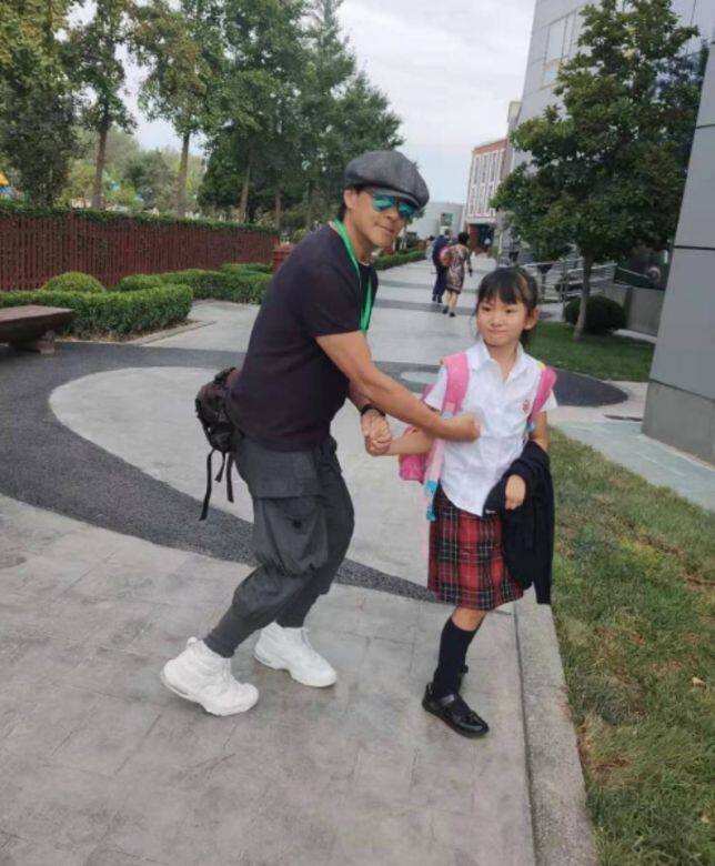 涉毒事件的4個月後,莫少聰情傾另一名內地年輕女歌手孫雲玲 涉毒事件的4個月後,莫少聰情傾另一名內地年輕女歌手孫雲玲