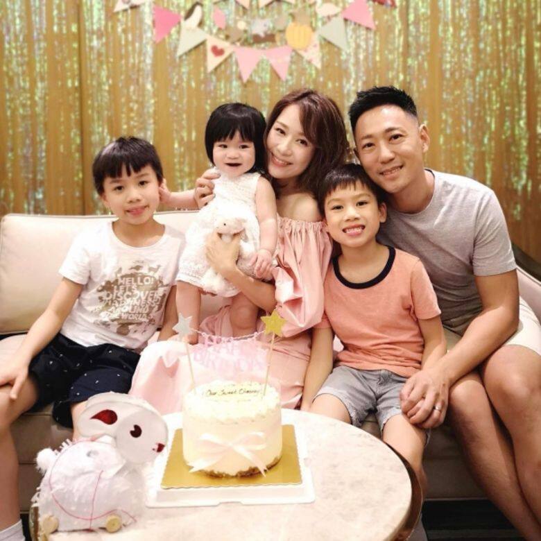 2006年平安夜,經已淡出娛圈的鄺文珣與商人應德榮結婚 2006年平安夜,經已淡出娛圈的鄺文珣與商人應德榮結婚