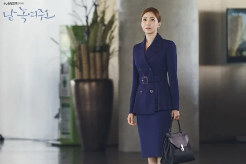 41歲尹世雅,樣子有些似香港女星李婉華。2005年出道時,曾經靠著《布拉格戀 41歲尹世雅,樣子有些似香港女星李婉華。2005年出道時,曾經靠著《布拉格戀