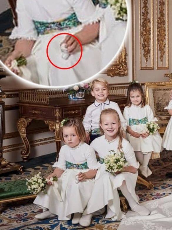 米婭廷德爾Mia Tindall的左手竟然拿著一隻菇 米婭廷德爾Mia Tindall的左手竟然拿著一隻菇