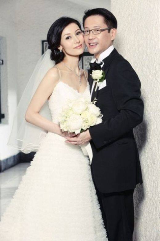 在2006年,大美人李嘉欣承認與「富三代」許晉亨交往 在2006年,大美人李嘉欣承認與「富三代」許晉亨交往