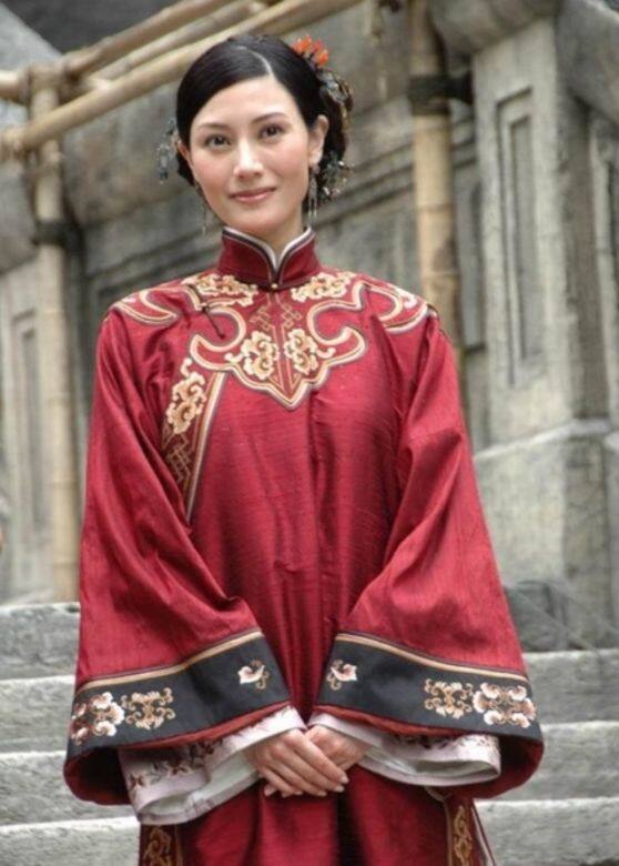 在演藝事業上,中葡混血兒美貌 在演藝事業上,中葡混血兒美貌