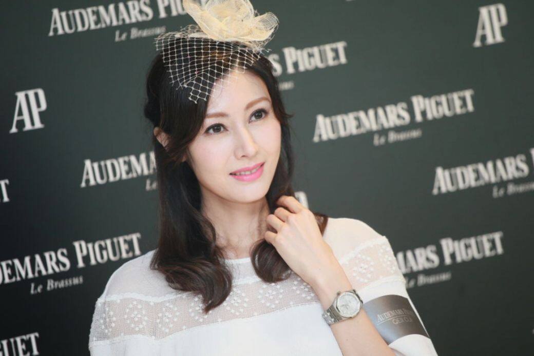 令人震撼的,不獨是因為從沒有被公認有好演技的李嘉欣擔 令人震撼的,不獨是因為從沒有被公認有好演技的李嘉欣擔