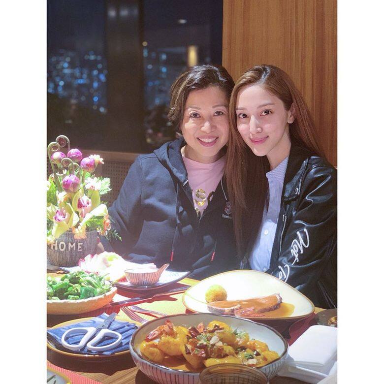 陳凱琳有着媽媽守護着她的人生每一步,在她迷失時,給她希望及正能量 陳凱琳有着媽媽守護着她的人生每一步,在她迷失時,給她希望及正能量
