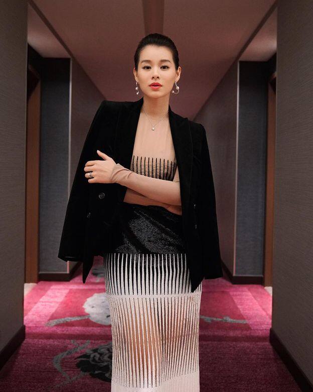 不過有指杏兒轉簽新公司至今3年 不過有指杏兒轉簽新公司至今3年
