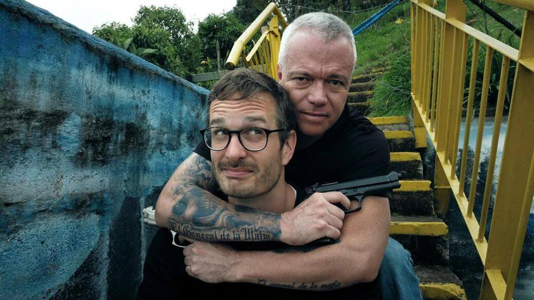 《Dark Tourist》主持David Farrier本身是新西蘭記者,他就是熱衷於暗黑旅遊的一人,於是擔任這部Netflix節目的主持人及監製、導演,完全親身參與。 《Dark Tourist》主持David Farrier本身是新西蘭記者,他就是熱衷於暗黑旅遊的一人,於是擔任這部Netflix節目的主持人及監製、導演,完全親身參與。