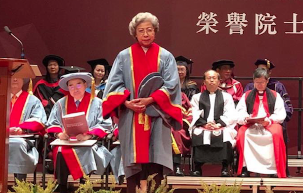 今年83歲的羅蘭姐本名盧燕英,50年代從影至今共演出過百部電影,父親 今年83歲的羅蘭姐本名盧燕英,50年代從影至今共演出過百部電影,父親