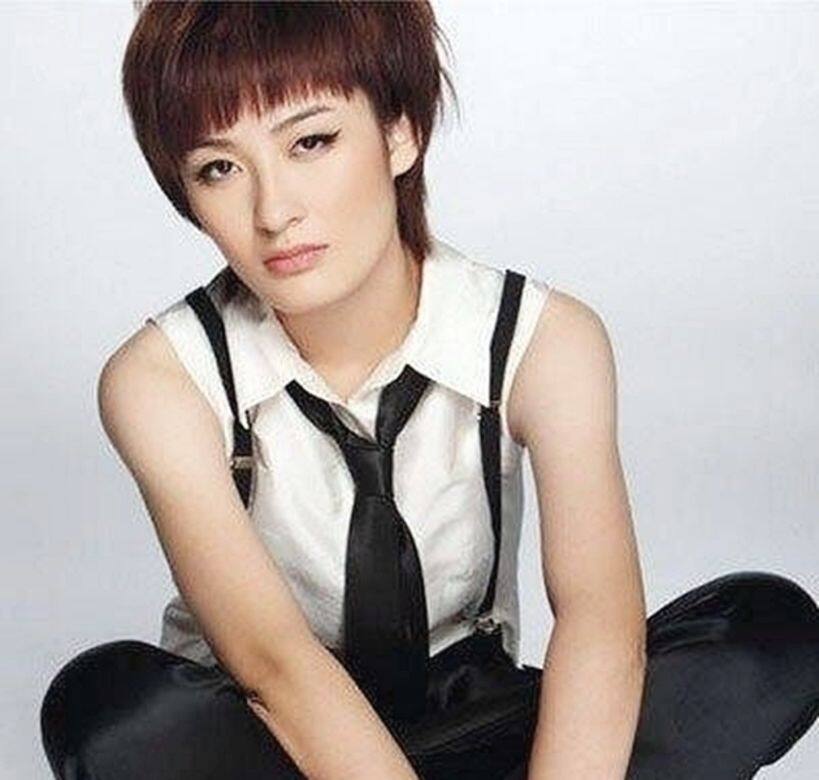曾鐵可以9格圖重複呈現那位海關的姓名以及編號 曾鐵可以9格圖重複呈現那位海關的姓名以及編號