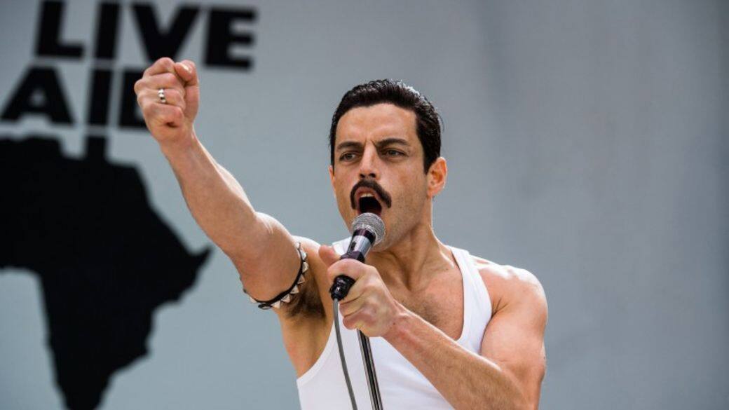 Rami Malek演出的Freedie Mercury,形神俱似,被認為是「神還原」,尤其以電影中後段還原1985年 Rami Malek演出的Freedie Mercury,形神俱似,被認為是「神還原」,尤其以電影中後段還原1985年