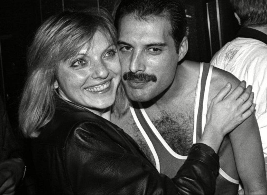 在Freddie Mercury患上愛滋病期間,他一度不願意見任何人,除了願意跟Mary Austin分享心 在Freddie Mercury患上愛滋病期間,他一度不願意見任何人,除了願意跟Mary Austin分享心