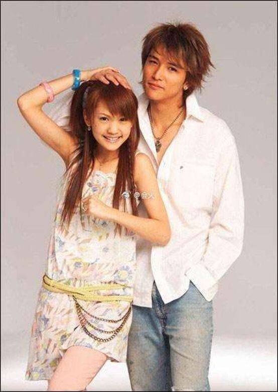 2003年邱澤與楊丞琳因合作拍攝《原味的夏天》成為戀人 2003年邱澤與楊丞琳因合作拍攝《原味的夏天》成為戀人