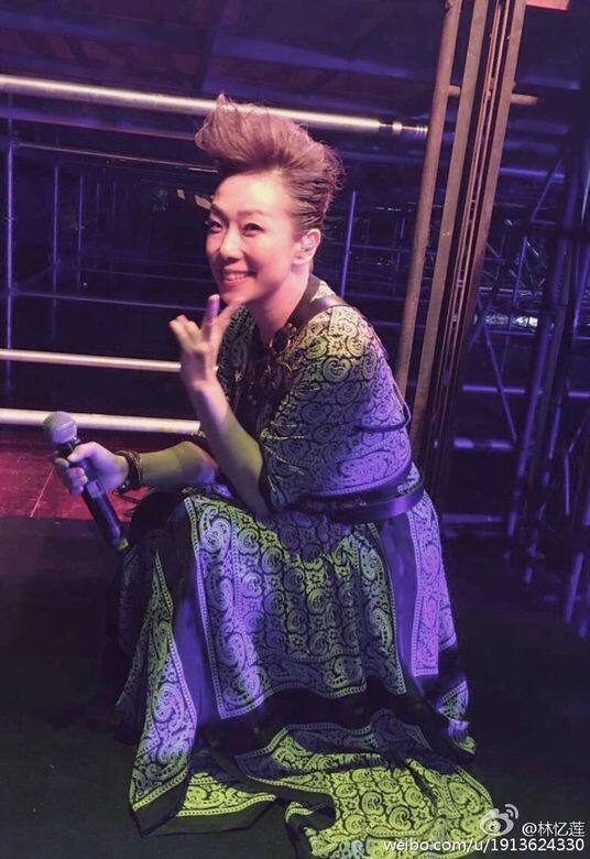 恭碩良和林憶蓮除了愛音樂,也是愛狗之人,二人雖然相差11歲,卻無阻二 恭碩良和林憶蓮除了愛音樂,也是愛狗之人,二人雖然相差11歲,卻無阻二