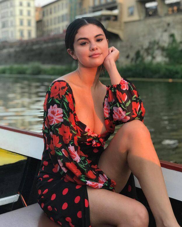 對於新歌所寫的故事,Selena所寫下的註解 對於新歌所寫的故事,Selena所寫下的註解
