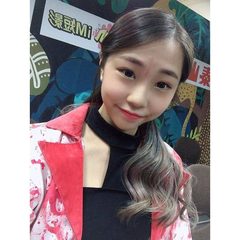 來自馬來西亞的李艾薇,雖然個子小,聲音卻爆發力十足,她更是目前網上 來自馬來西亞的李艾薇,雖然個子小,聲音卻爆發力十足,她更是目前網上