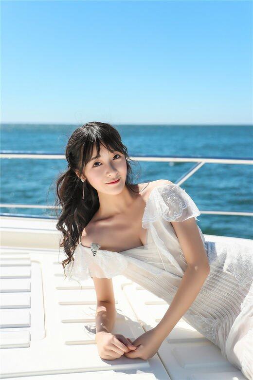 徐嬌徐嬌現年才21歲,參演《長江7號》時才9歲,她女扮男裝出演星爺兒子 徐嬌徐嬌現年才21歲,參演《長江7號》時才9歲,她女扮男裝出演星爺兒子