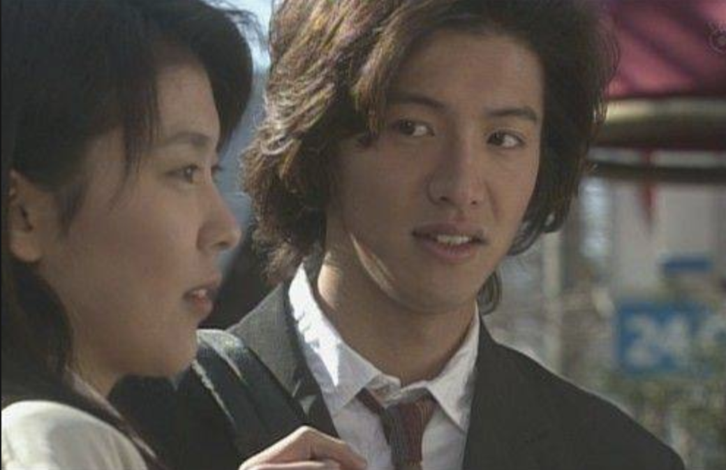 由《悠長假期》開始松隆子已在木村身邊當「小師妹」,到《戀愛世紀》一劇奠定了 由《悠長假期》開始松隆子已在木村身邊當「小師妹」,到《戀愛世紀》一劇奠定了