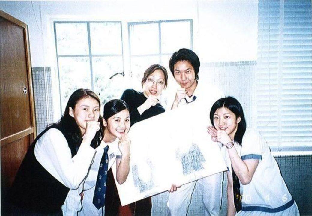 阿Sa 蔡卓妍的校服look,其實毫不陌生,就算近年拍電影扮學生妹 阿Sa 蔡卓妍的校服look,其實毫不陌生,就算近年拍電影扮學生妹