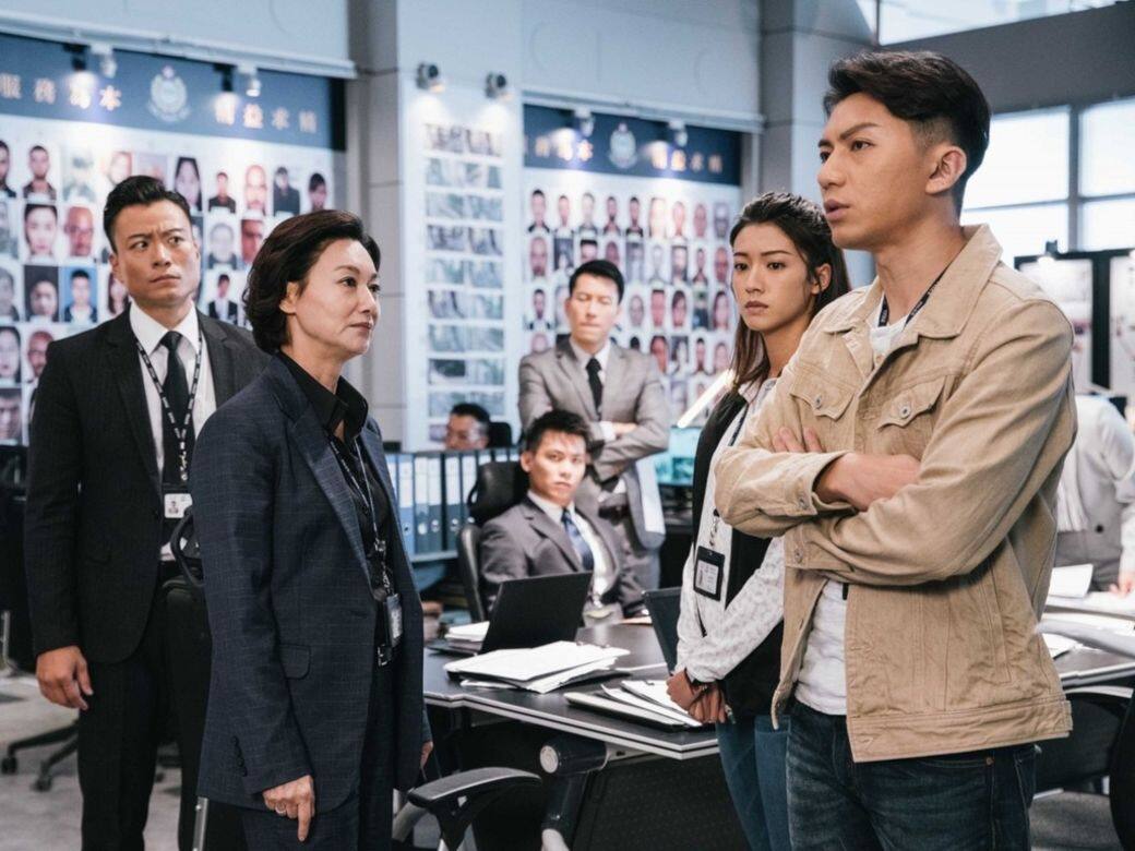 《鐵探》劇情主要講述由袁偉豪飾演的督察尚垶(Sing Sir)為救同袍,與悍匪駁火 《鐵探》劇情主要講述由袁偉豪飾演的督察尚垶(Sing Sir)為救同袍,與悍匪駁火