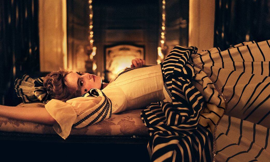Emma Stone為了爭寵,究竟可以有幾盡?今次她在《爭寵》中真的很盡,露點演出 Emma Stone為了爭寵,究竟可以有幾盡?今次她在《爭寵》中真的很盡,露點演出