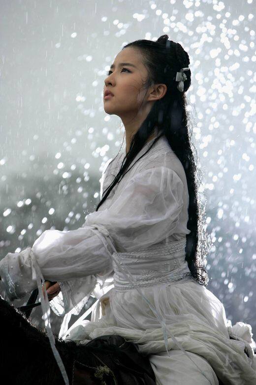 童年照非常考起人,可能是可愛,也可能是黑歷史。曾被金庸欽點為「最有小 童年照非常考起人,可能是可愛,也可能是黑歷史。曾被金庸欽點為「最有小
