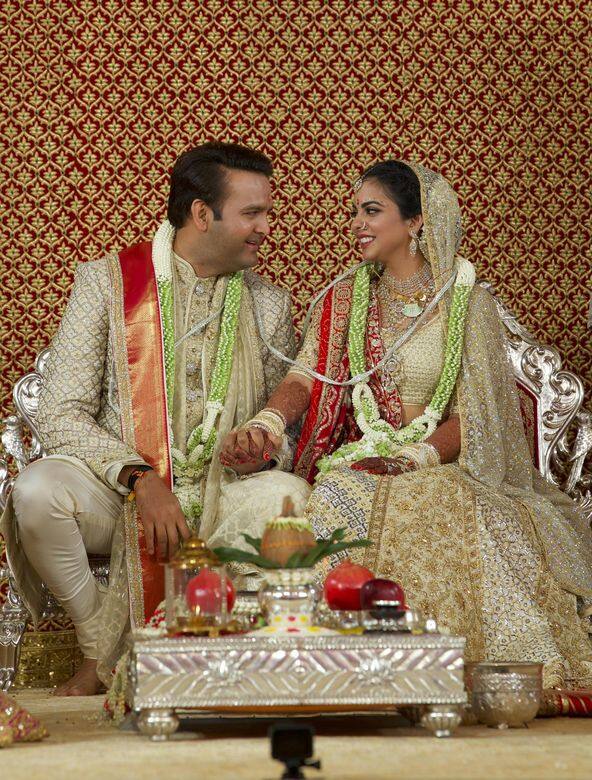印度首富女兒的世界級婚禮，主角是伊莎（Isha Ambani）及皮拉馬爾（Anand Piramal），被譽為真