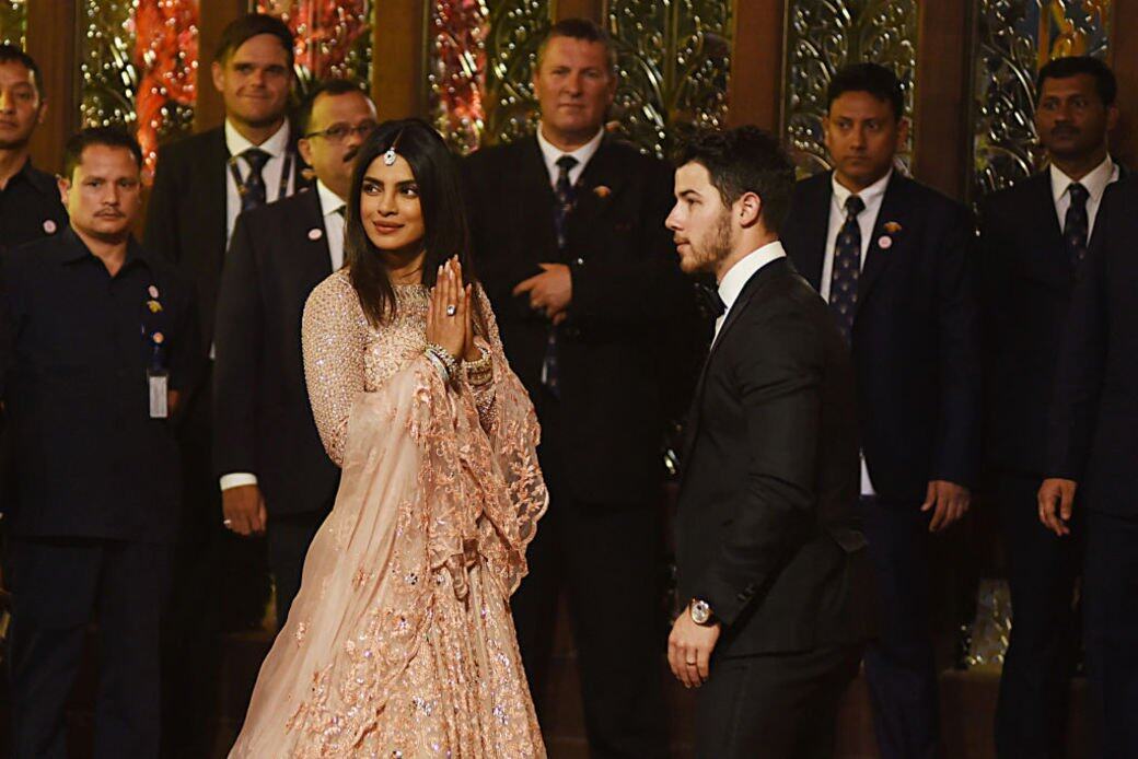 是次奢華的世界級婚禮,席上還有近年打入荷里活的Bollywood女星喬普拉(Priyanka Chopra 是次奢華的世界級婚禮,席上還有近年打入荷里活的Bollywood女星喬普拉(Priyanka Chopra