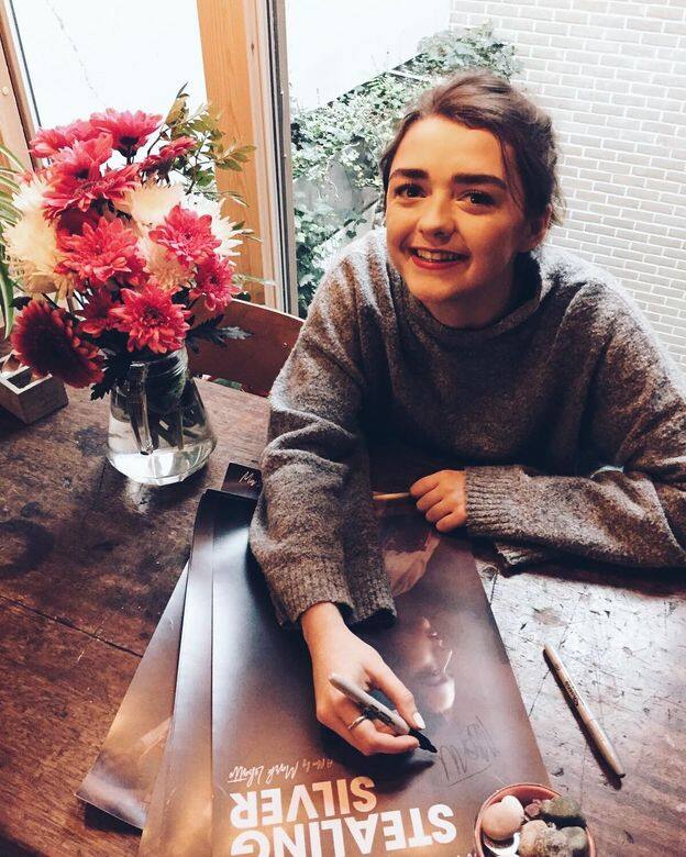 22歲的Maisie Williams雖然14歲休學 22歲的Maisie Williams雖然14歲休學