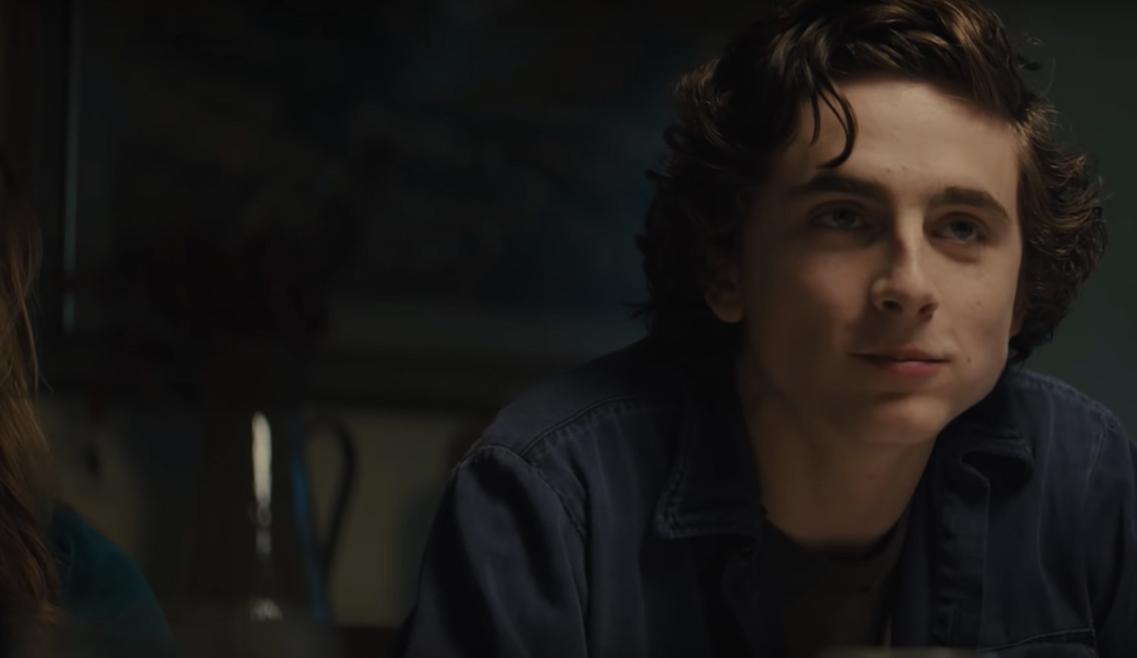 在電影中,Timothée Chalamet是個彈奏古典鋼琴結他、愛上成熟男人的懵懂少年,現實 在電影中,Timothée Chalamet是個彈奏古典鋼琴結他、愛上成熟男人的懵懂少年,現實