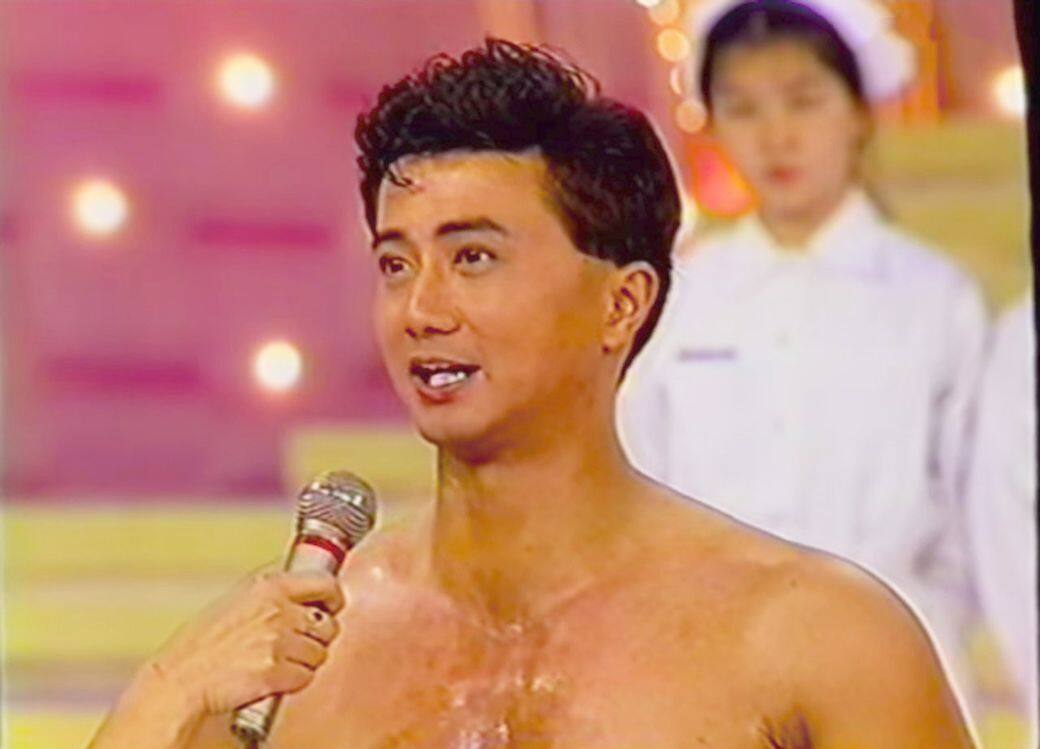 數年下來,吳剛由一個電視台演員,變成了「師傅」級人馬,還多了一個十分親 數年下來,吳剛由一個電視台演員,變成了「師傅」級人馬,還多了一個十分親