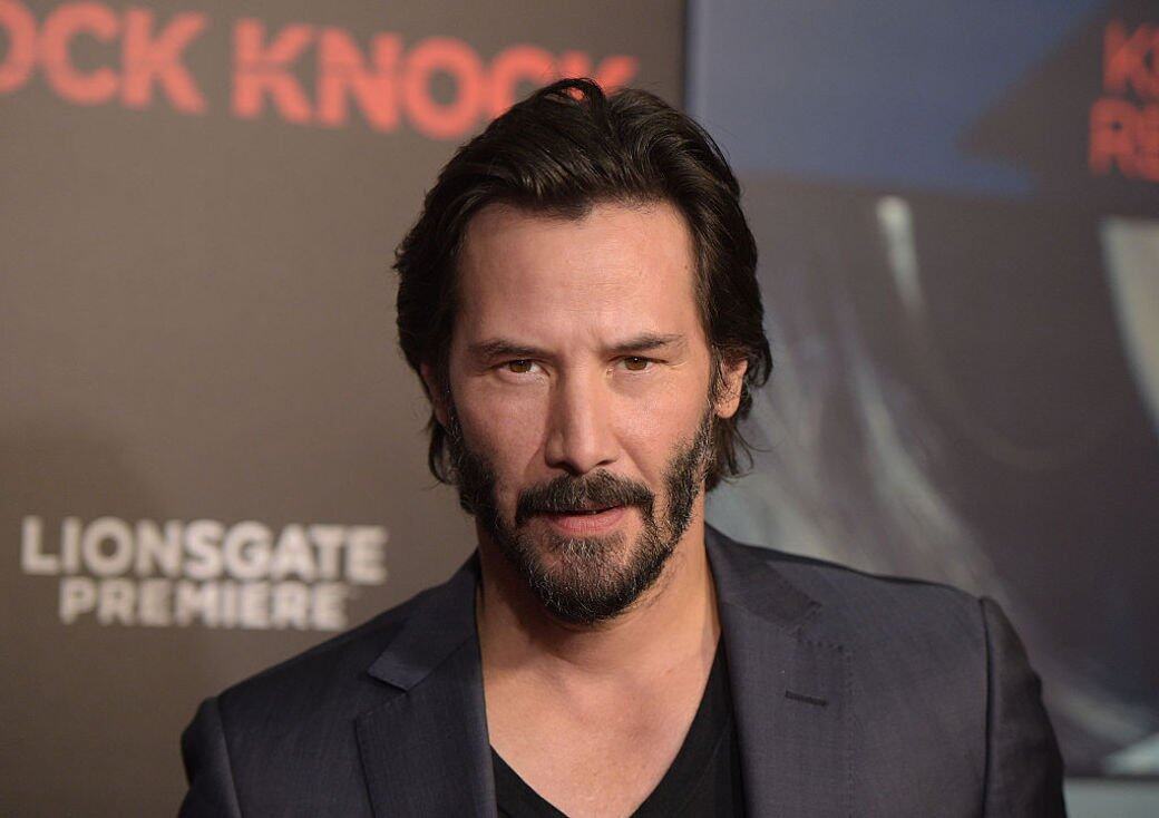 傳聞中繼任人選也包括一把年紀的奇洛李維斯Keanu Reeves和在因《葉問》令荷里 傳聞中繼任人選也包括一把年紀的奇洛李維斯Keanu Reeves和在因《葉問》令荷里